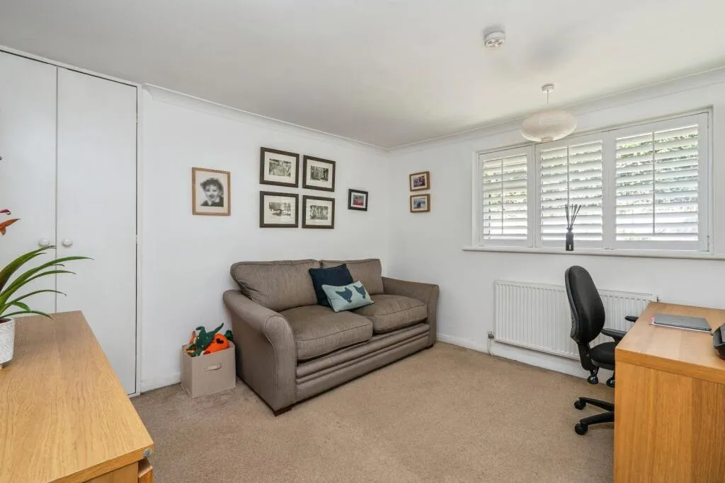 5 bed Detached Bungalow