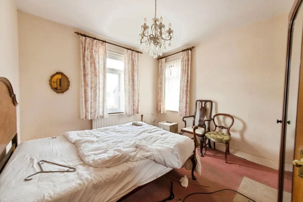 5 bed Detached