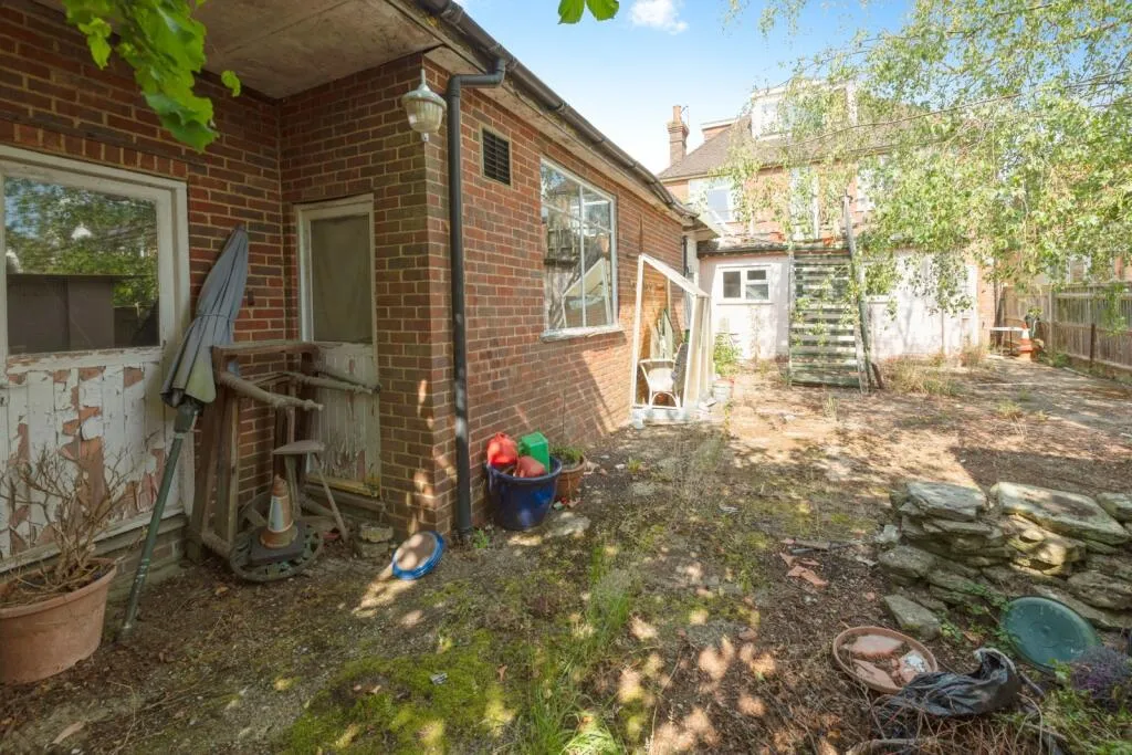 5 bed Detached
