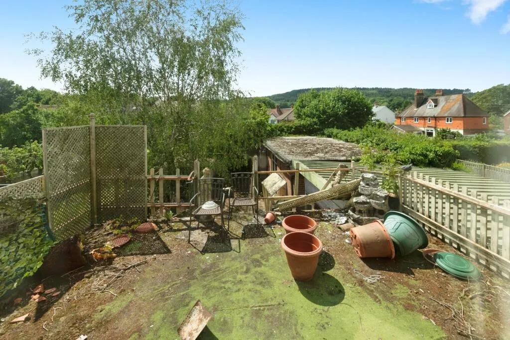 5 bed Detached