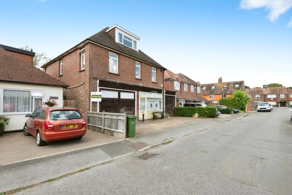5 bed Detached