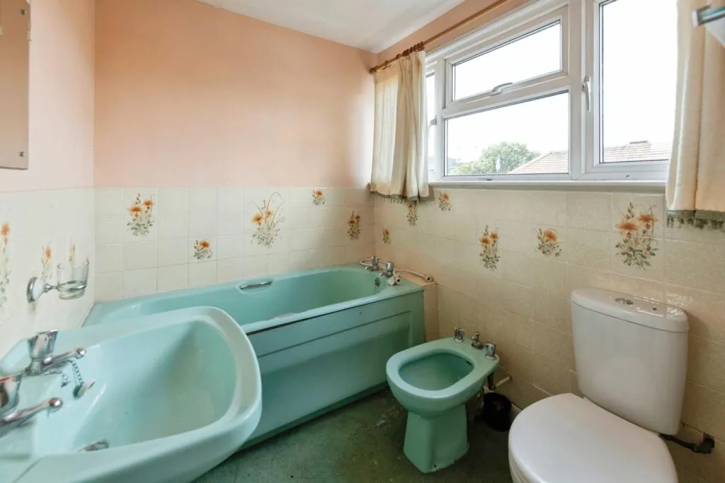 5 bed Detached