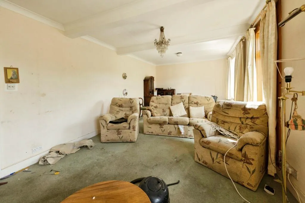 5 bed Detached