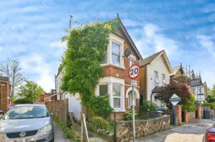 1 bed Ground Flat