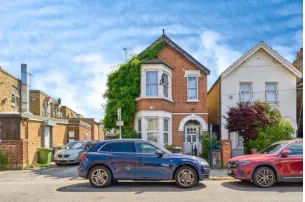 1 bed Ground Flat
