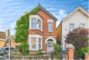 1 bed Ground Flat