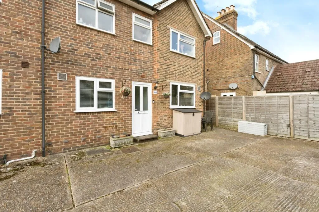 1 bed Ground Maisonette