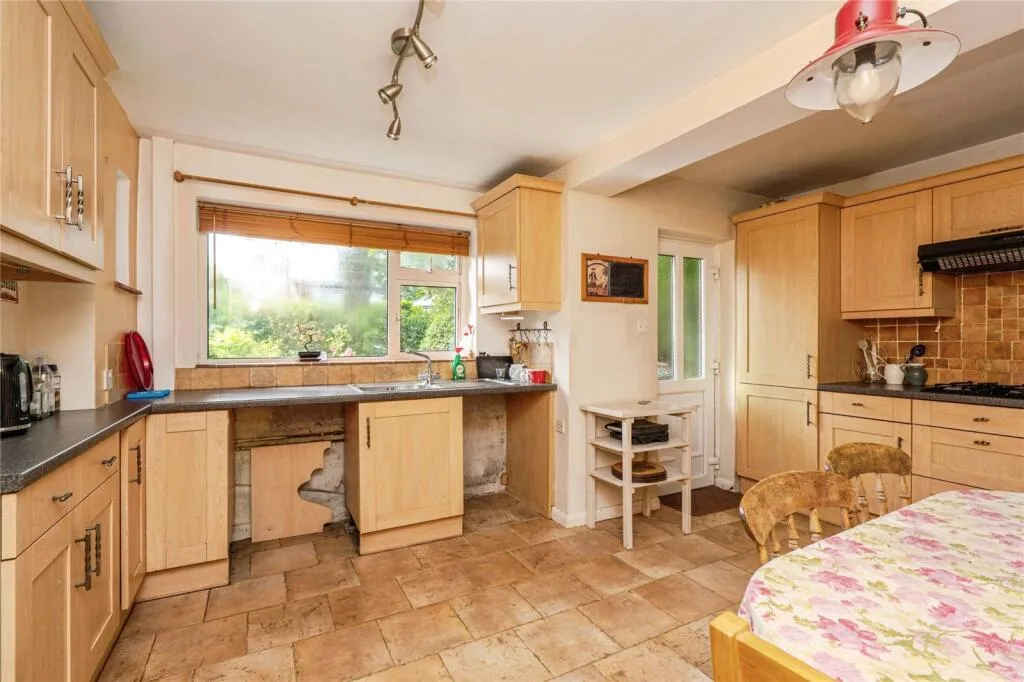 5 bed Detached