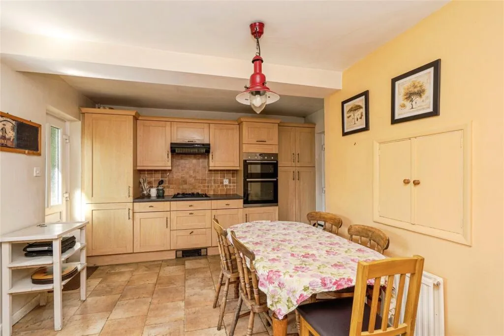 5 bed Detached