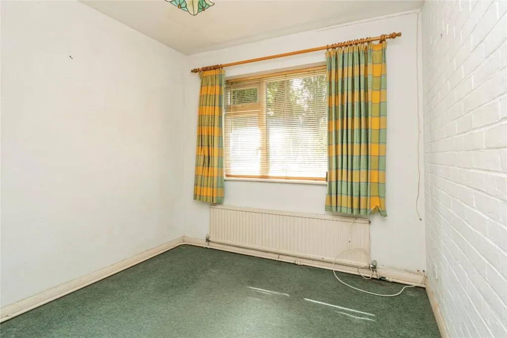 5 bed Detached