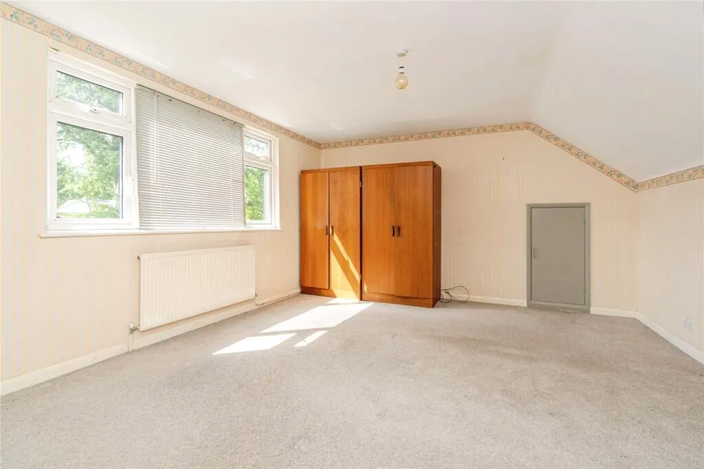 5 bed Detached