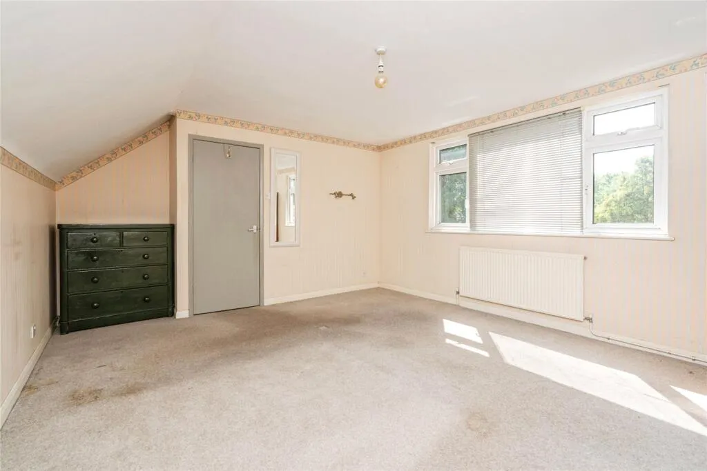 5 bed Detached