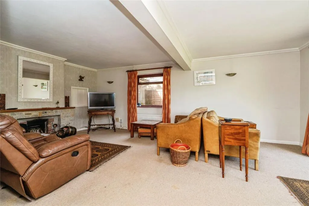5 bed Detached