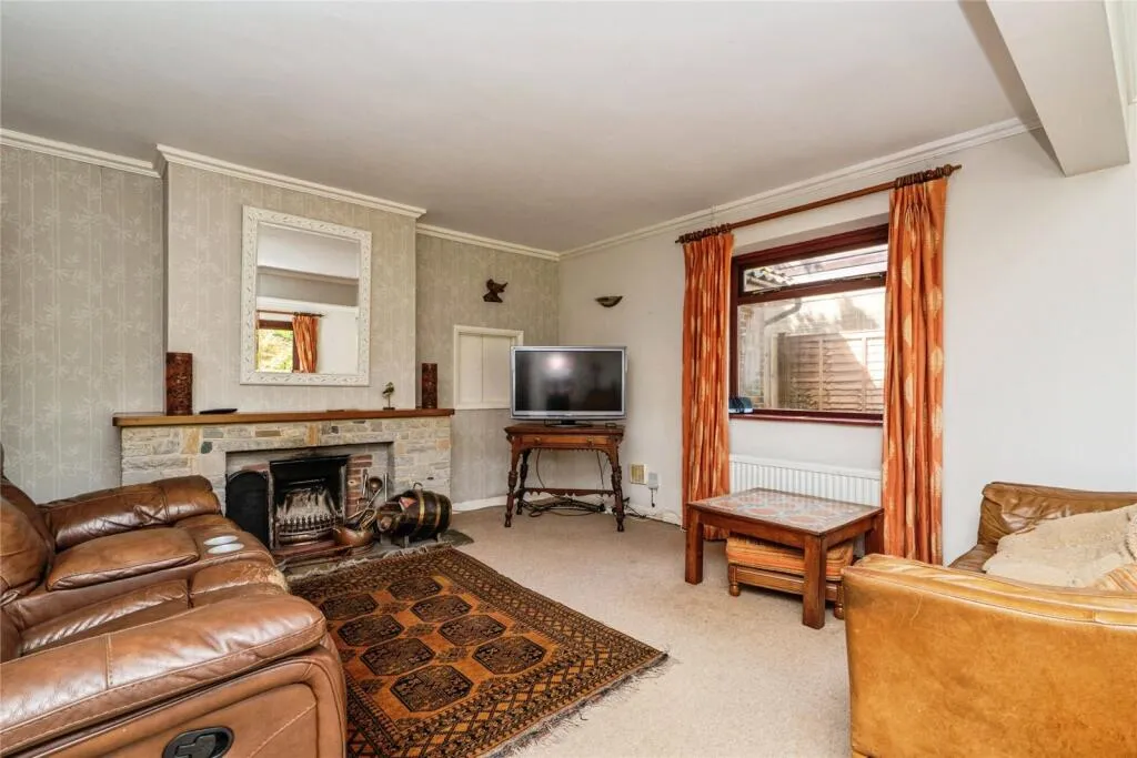 5 bed Detached