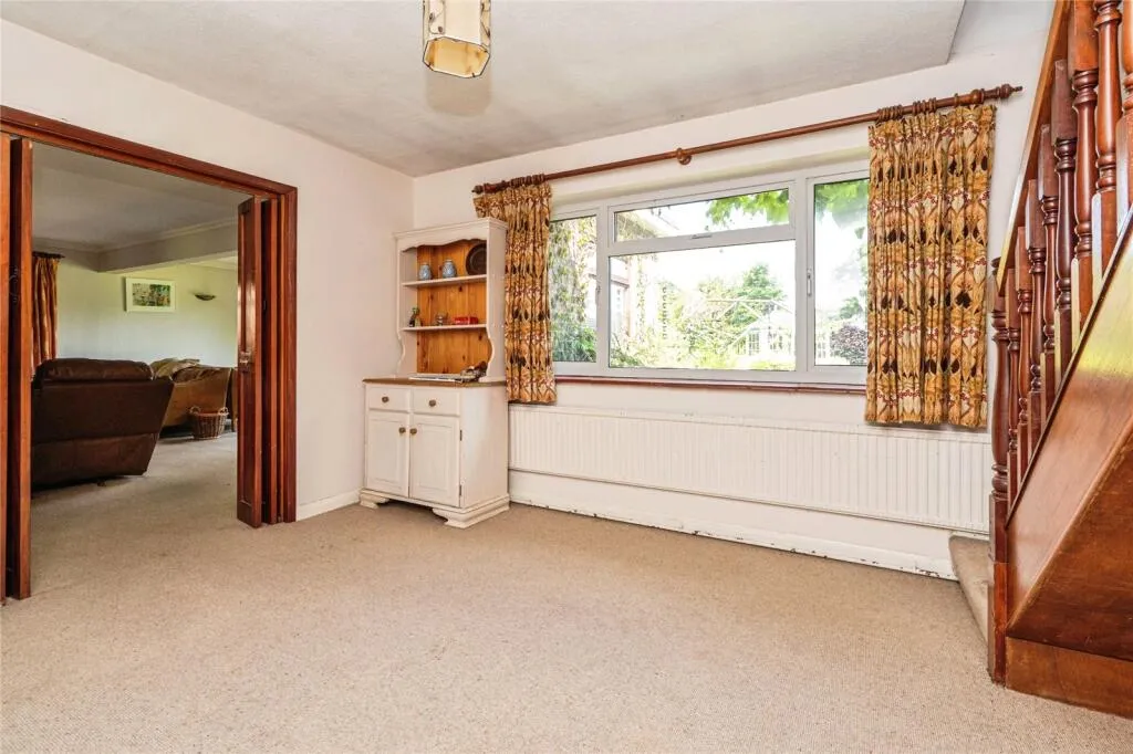 5 bed Detached