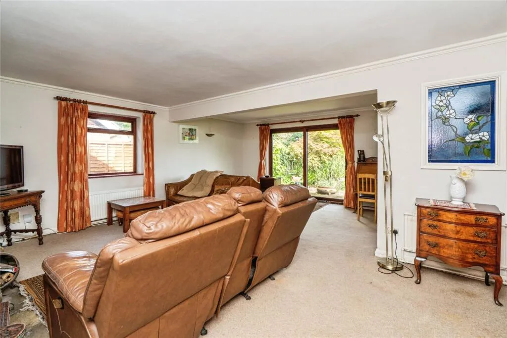 5 bed Detached