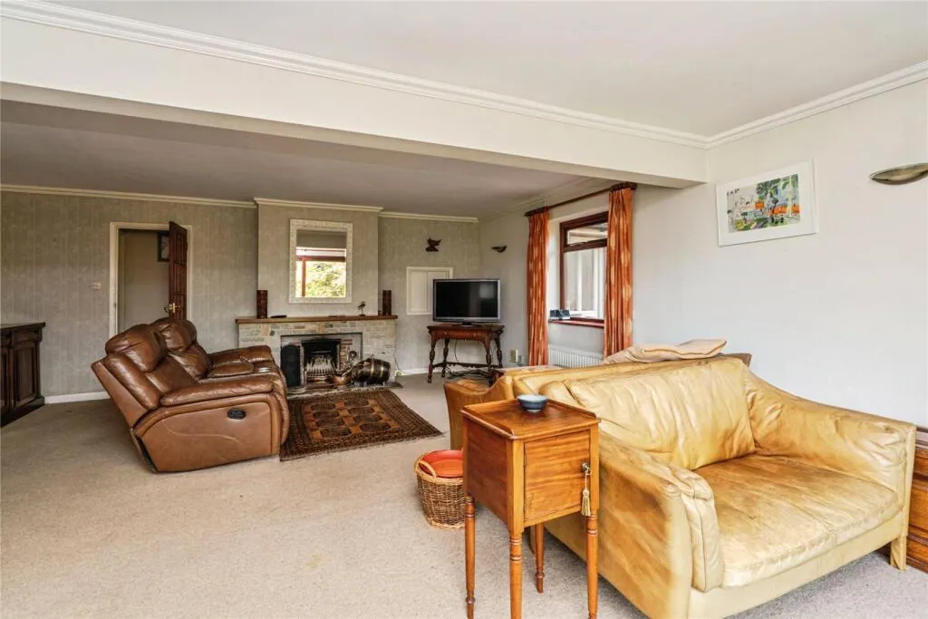 5 bed Detached