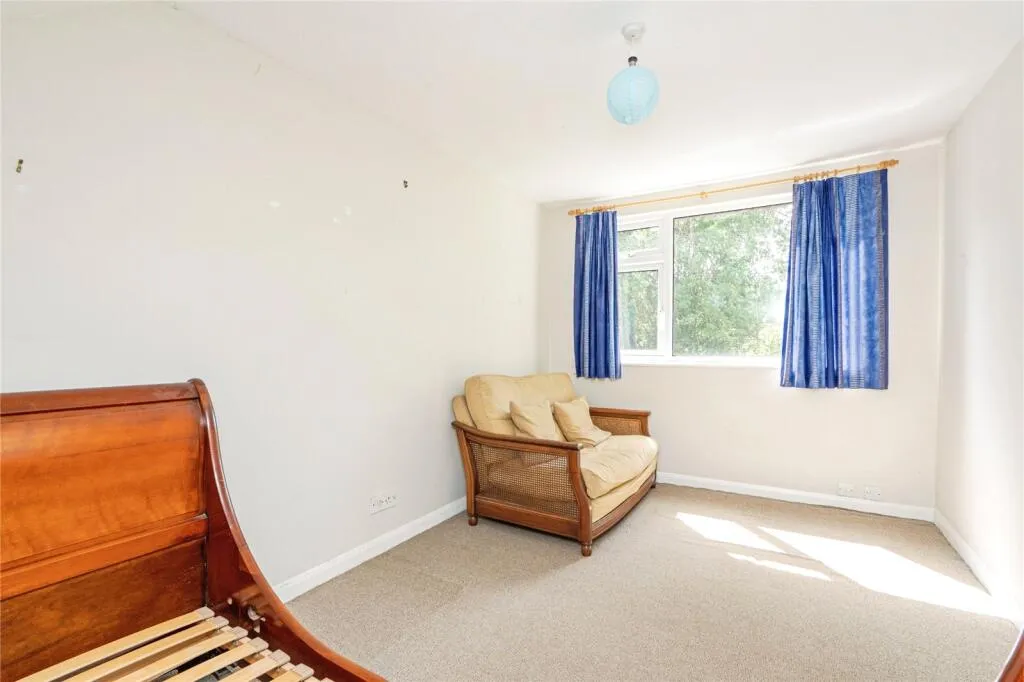 5 bed Detached