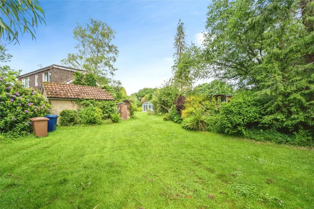 5 bed Detached