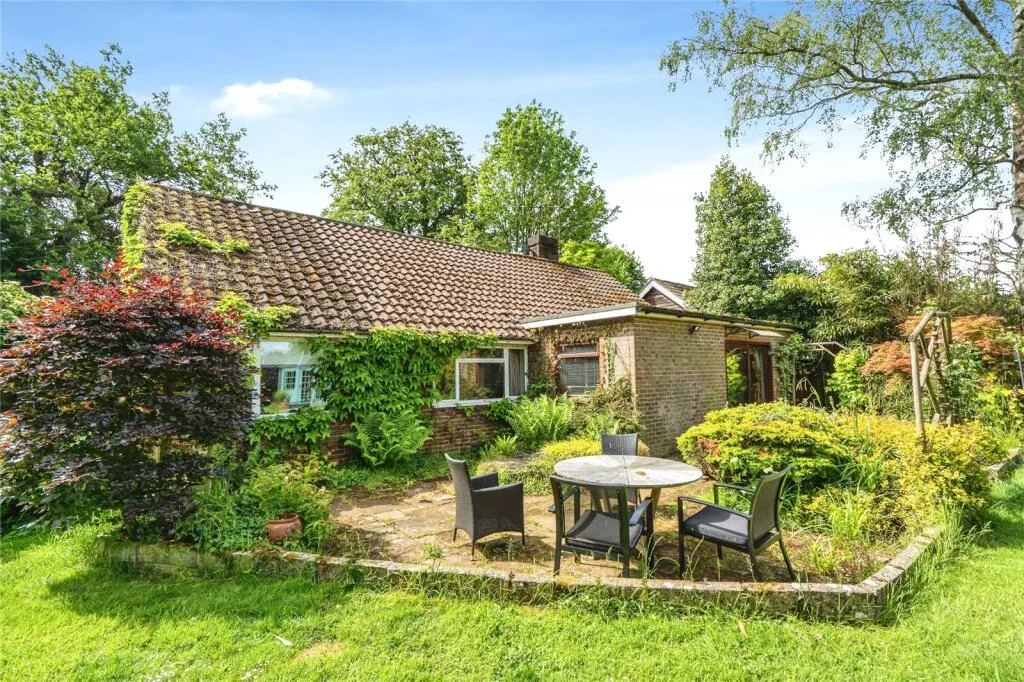 5 bed Detached