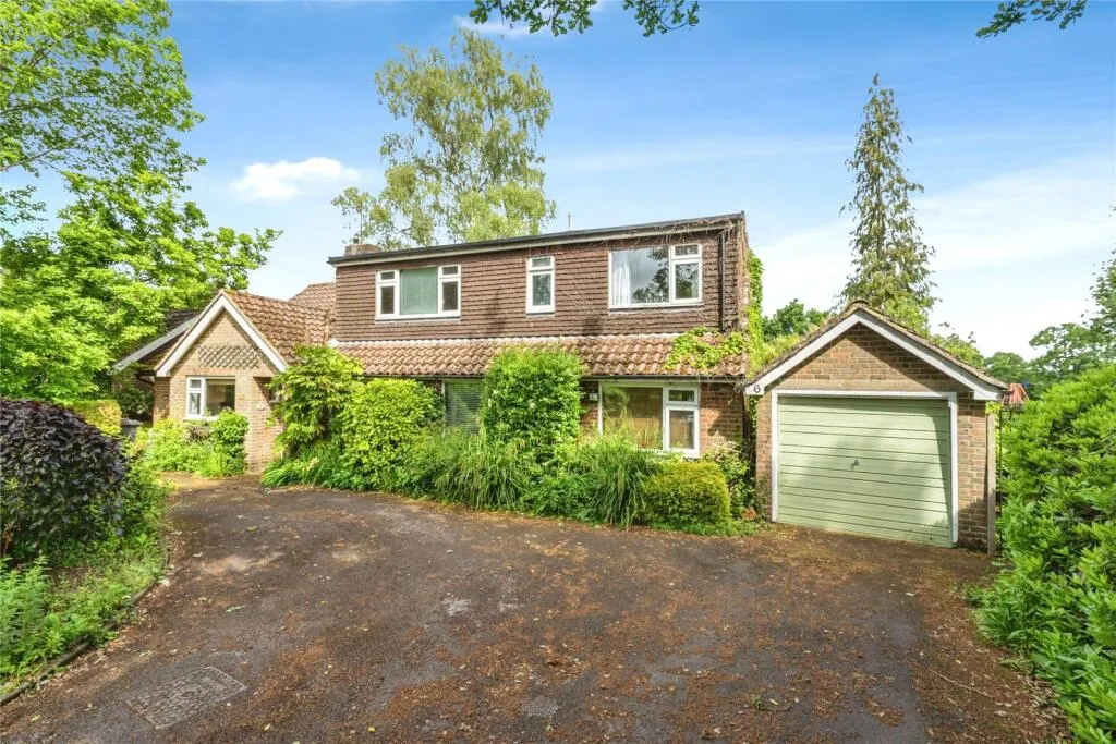 5 bed Detached