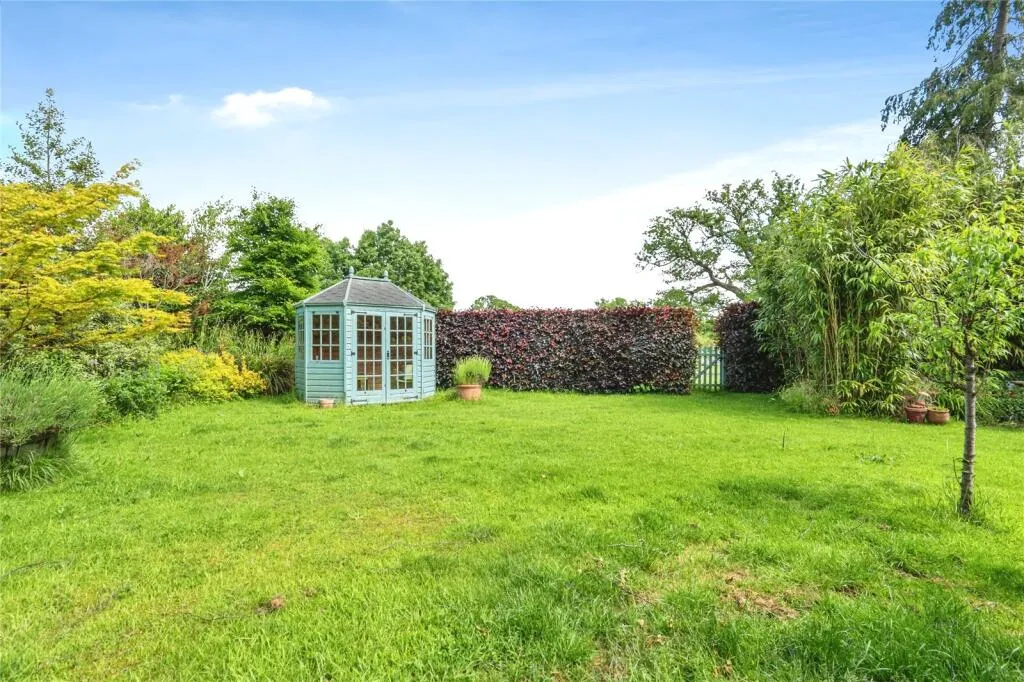 5 bed Detached