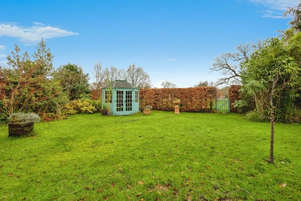 5 bed Detached