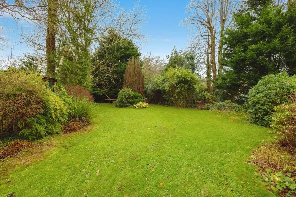5 bed Detached