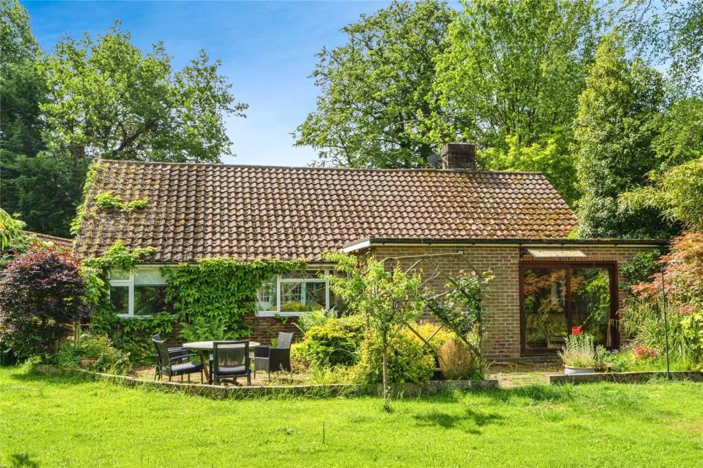 5 bed Detached