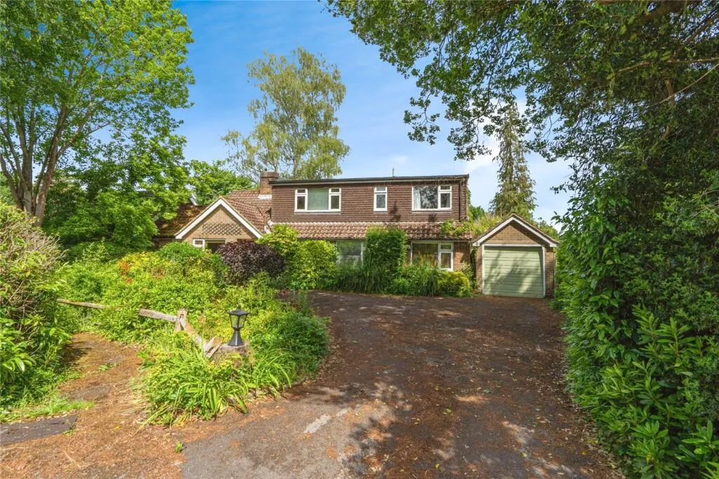 5 bed Detached