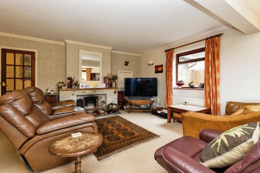 5 bed Detached