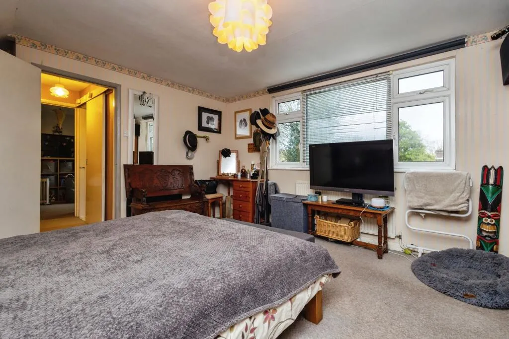 5 bed Detached