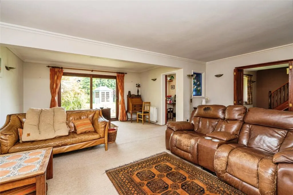 5 bed Detached