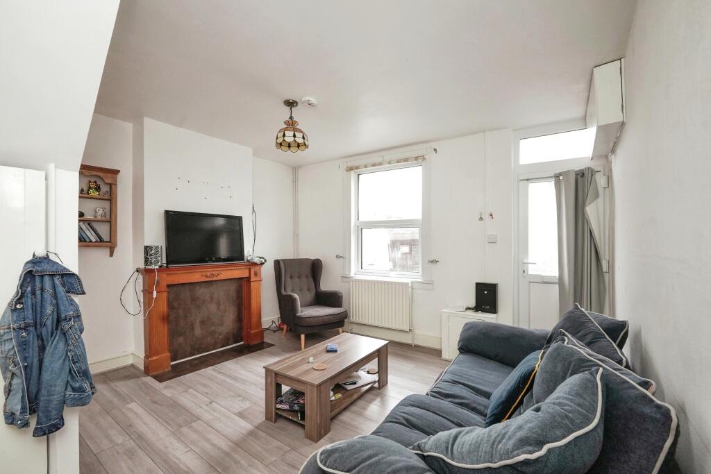 2 bed House