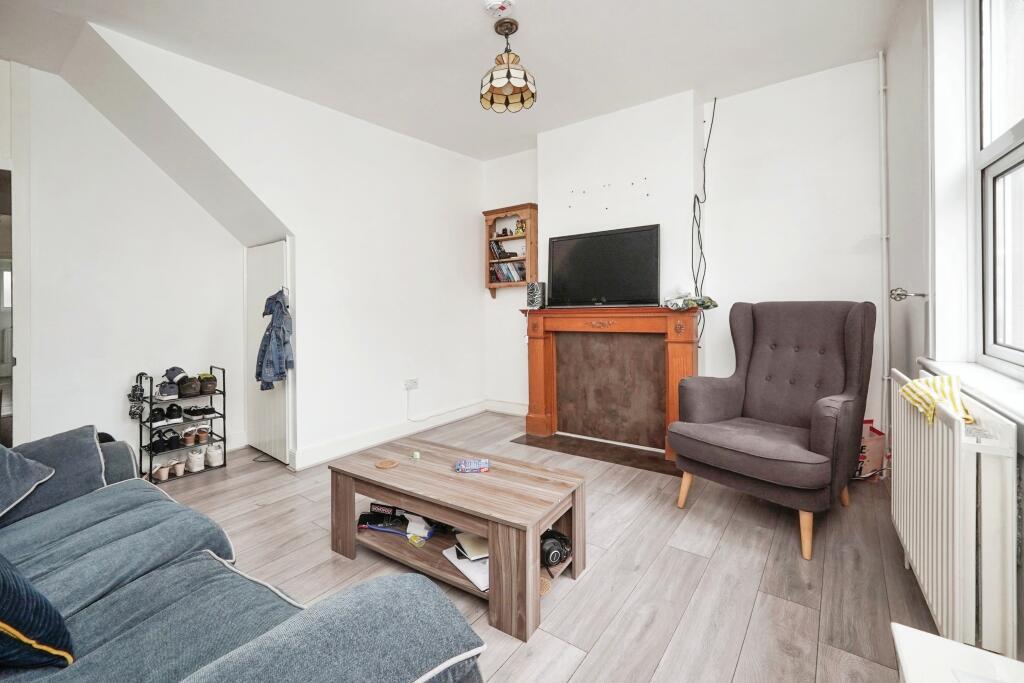 2 bed House