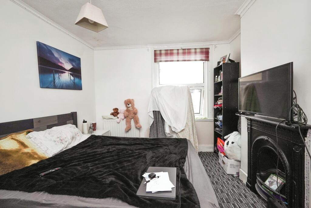 2 bed House
