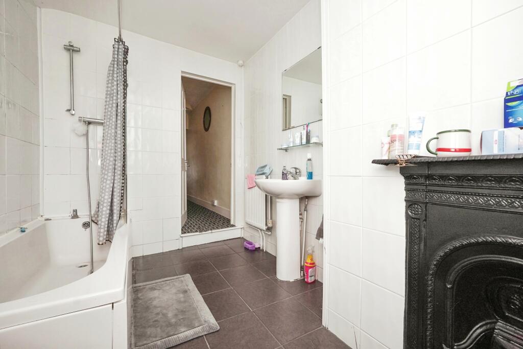 2 bed House