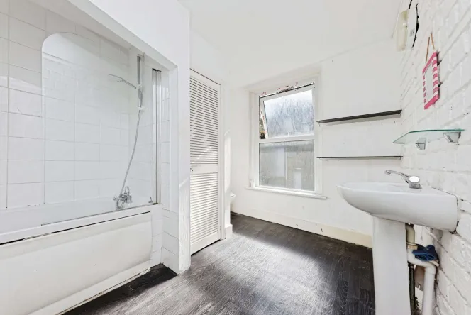 4 bed Terraced