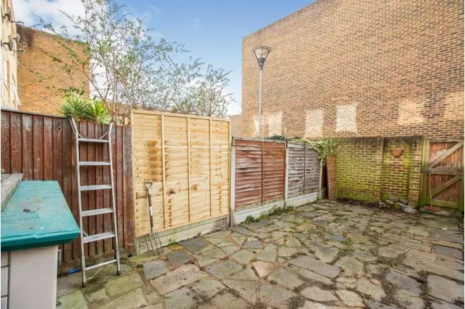 LONDON, E3 3EU - Online Auctions