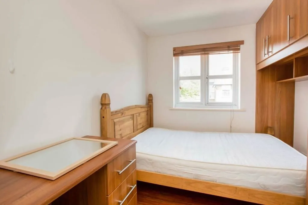 LONDON, E14 8PD - Online Auctions