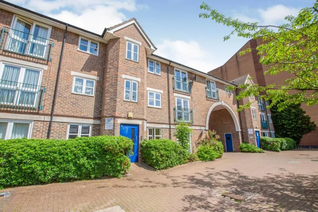 LONDON, E14 8PD - Online Auctions