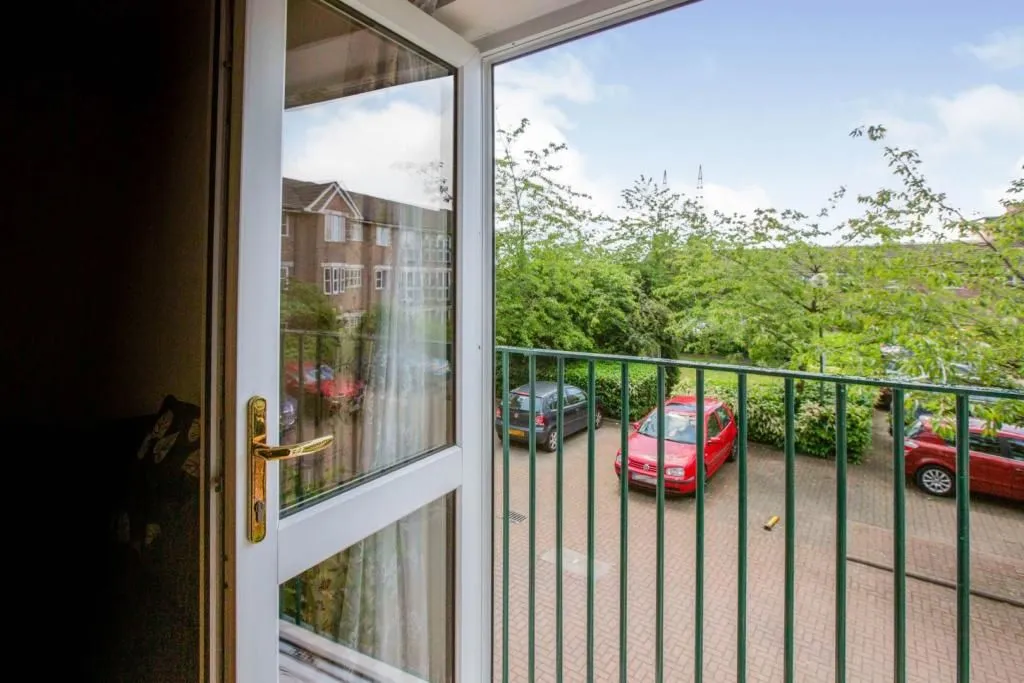 LONDON, E14 8PD - Online Auctions