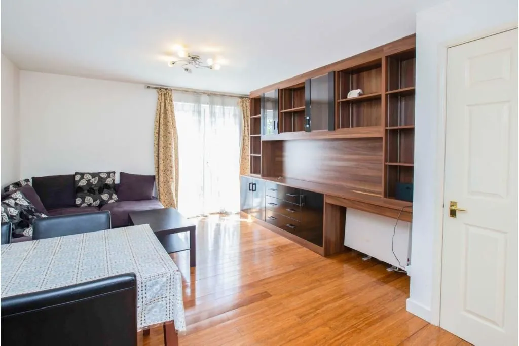 LONDON, E14 8PD - Online Auctions