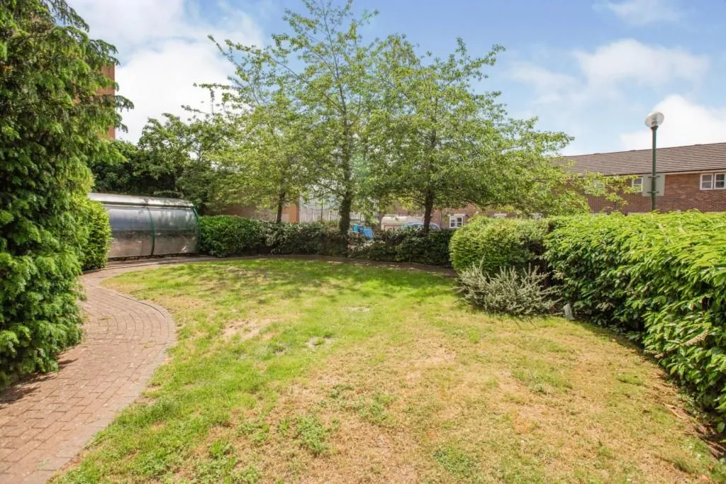 LONDON, E14 8PD - Online Auctions