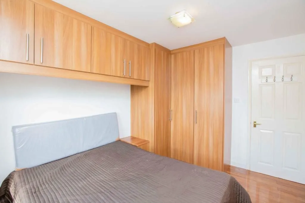 LONDON, E14 8PD - Online Auctions