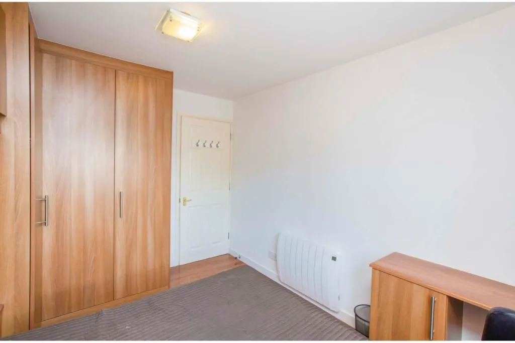 LONDON, E14 8PD - Online Auctions