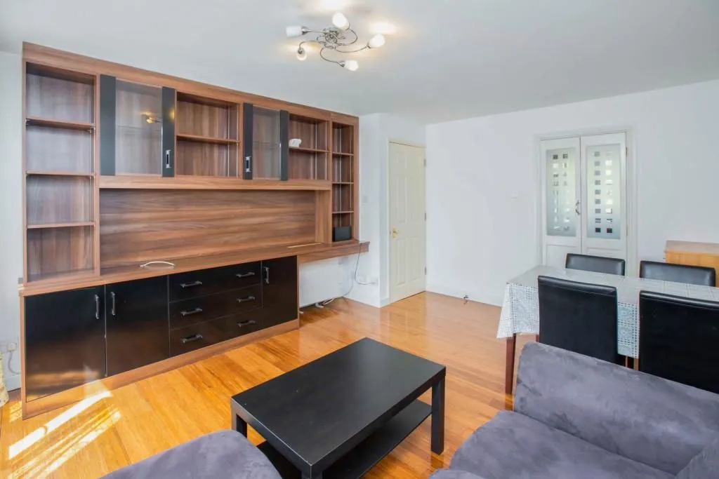 LONDON, E14 8PD - Online Auctions