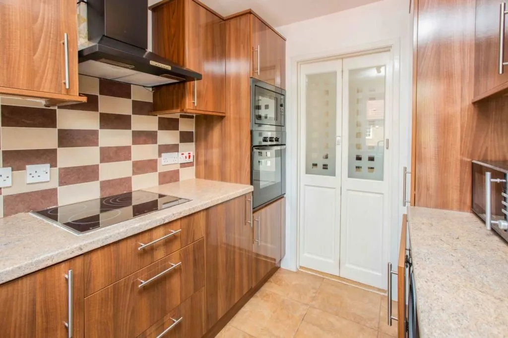 LONDON, E14 8PD - Online Auctions