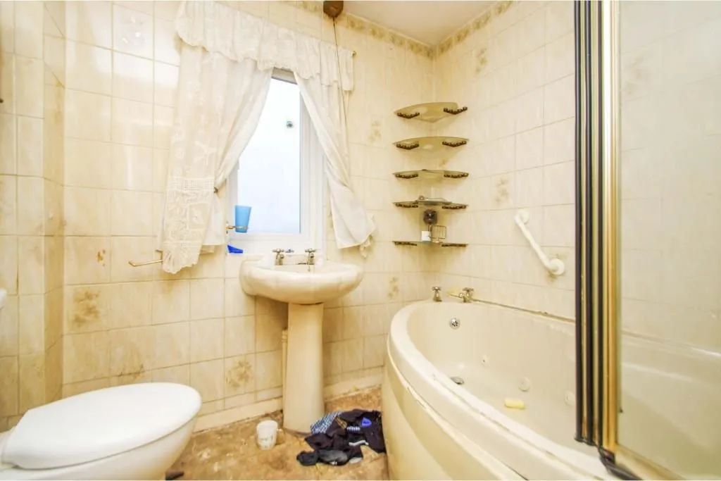 Eastwood, NOTTINGHAM, Nottinghamshire, NG16 3AY - Online Auctions