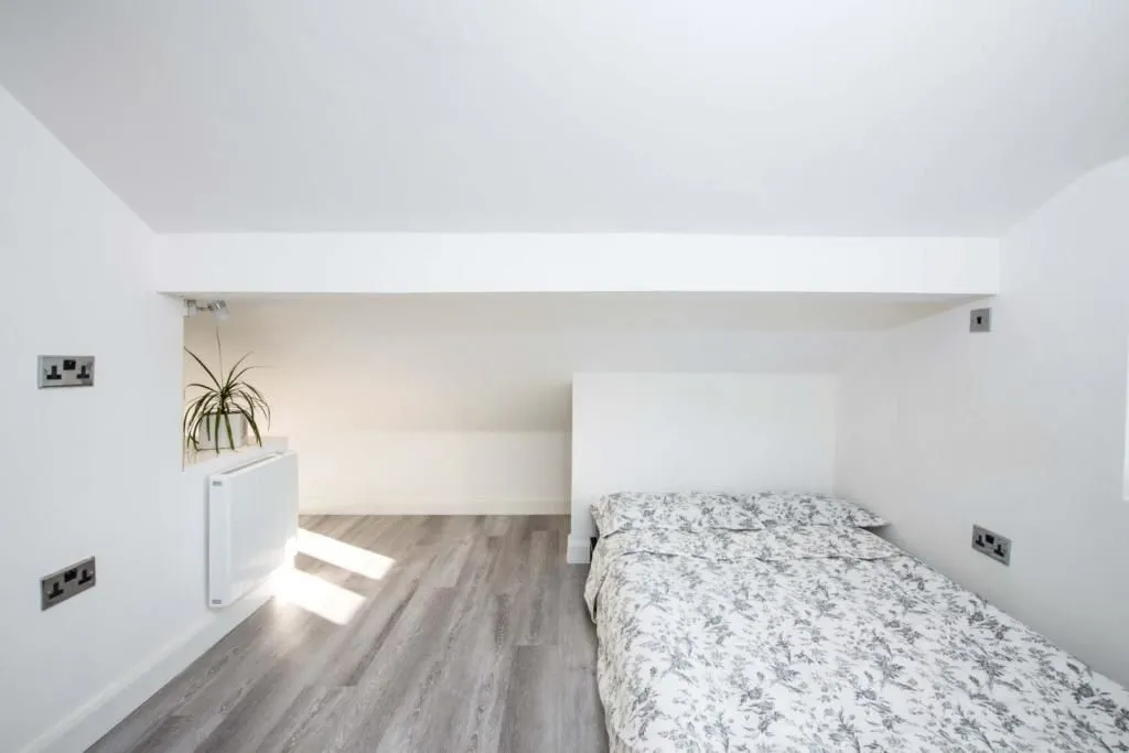 LONDON, N21 3BG - Online Auctions